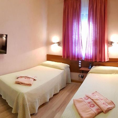Hostal De La Torre Hostal Economico Валадоид Екстериор снимка