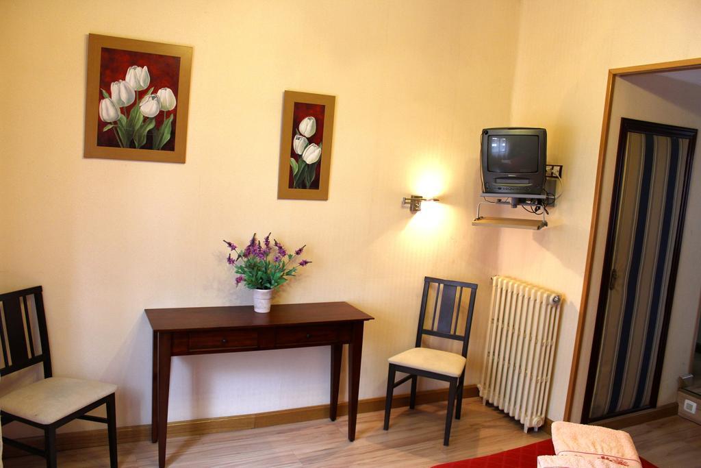 Hostal De La Torre Hostal Economico Валадоид Стая снимка