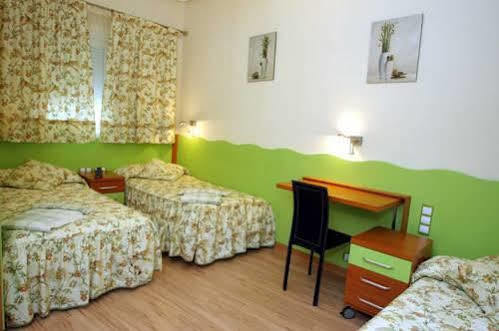 Hostal De La Torre Hostal Economico Валадоид Екстериор снимка