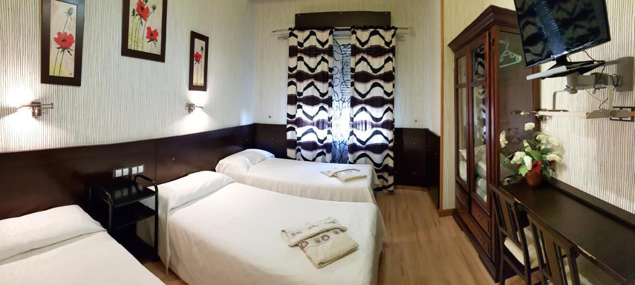 Hostal De La Torre Hostal Economico Валадоид Екстериор снимка